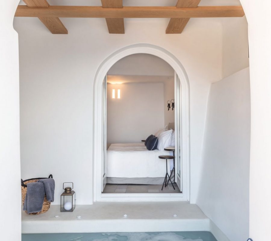 Porto-Fira-Suites-Hotel-in-Santorini-by-Interior-Design-Laboratorium-Yellowtrace-07